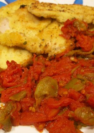 Una foto de Lomo de cerdo empanado con sofrito de pimientos