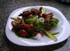 Una foto de Ensalada de camarones y aguacate