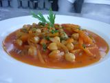 Guiso de garbanzos y verduras variadas
