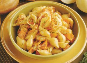 Una foto de Pasta con alubias y camarones