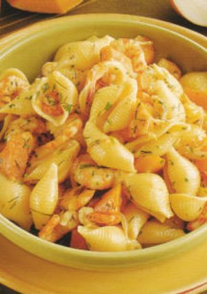 Una foto de Pasta con alubias y camarones