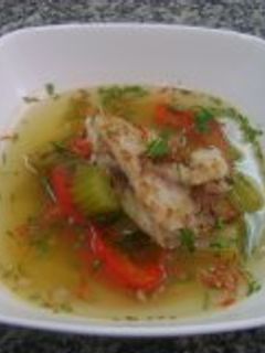 Una foto de Sopa de pescado con berza