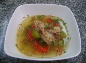 Una foto de Sopa de pescado con berza