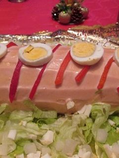Una foto de Pionono relleno con crema de pavo y piña 