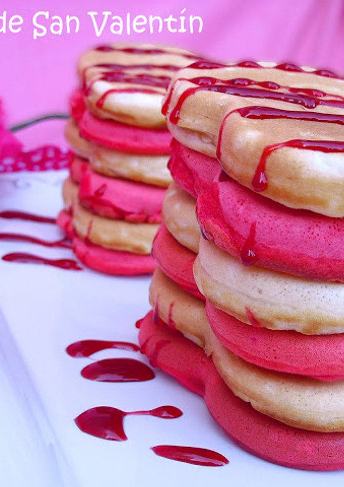 Una foto de Tortitas de San Valentín en forma de corazón