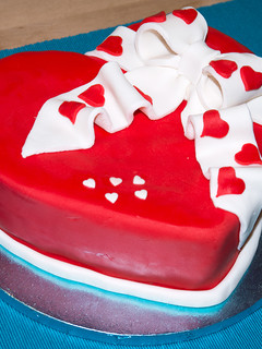 Una foto de Tarta corazón de fondant San Valentín