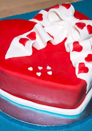Una foto de Tarta corazón de fondant San Valentín