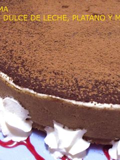 Una foto de Tarta crema de dulce de leche, plátano y mascarpone