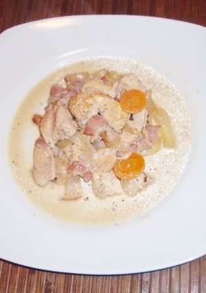 Una foto de Pollo a la crema y vino blanco