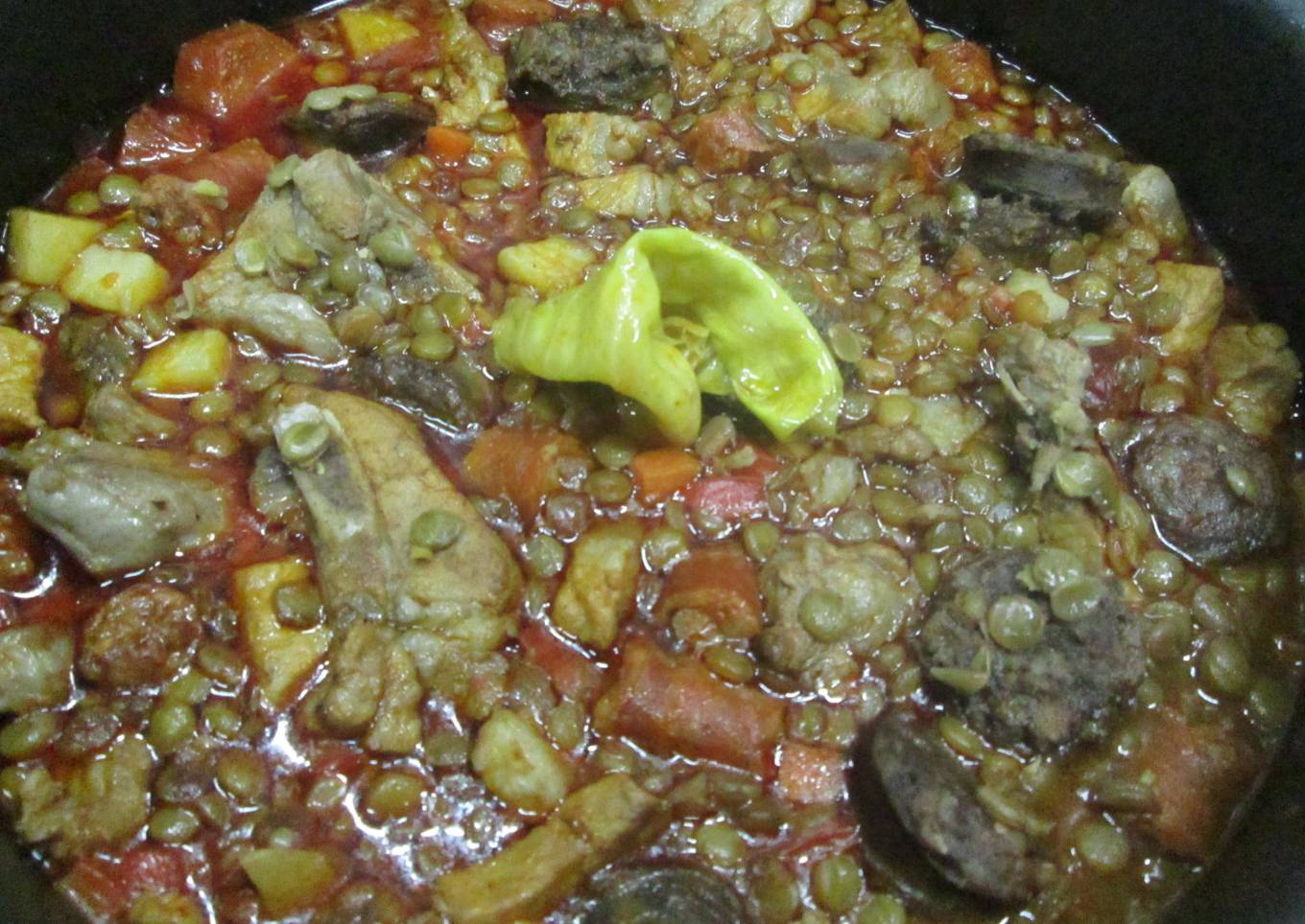 Lentejas guisadas con chistorra y butifarra
