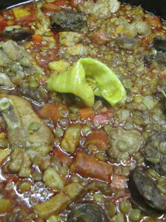 Una foto de Lentejas guisadas con chistorra y butifarra