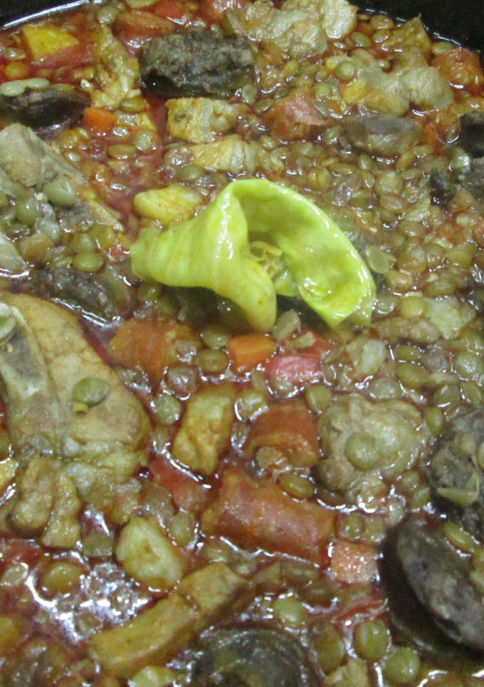Una foto de Lentejas guisadas con chistorra y butifarra
