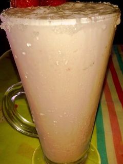 Una foto de Licuado de frutilla con leche