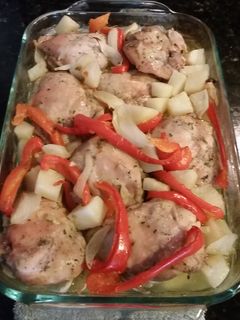 Una foto de Pollo al horno con pimentón rojo