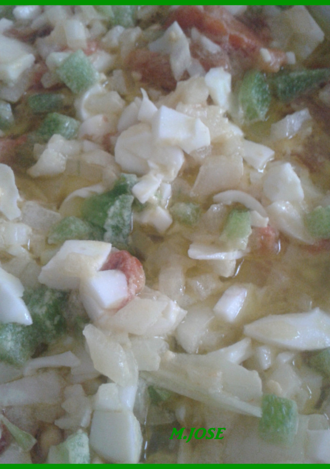 Una foto de Vinagreta con huevo cocido