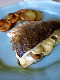 Una foto de Dorada rellena con brie y champiñones
