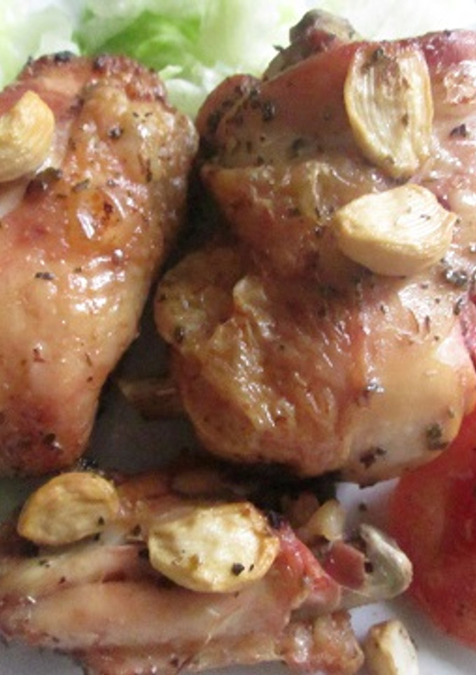 Una foto de Pollo a la parrilla con ajos aliñados 