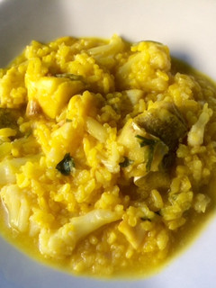 Una foto de Arroz meloso con coliflor y bacalao
