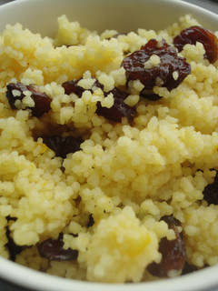 Una foto de Cous-cous de naranja con pasas
