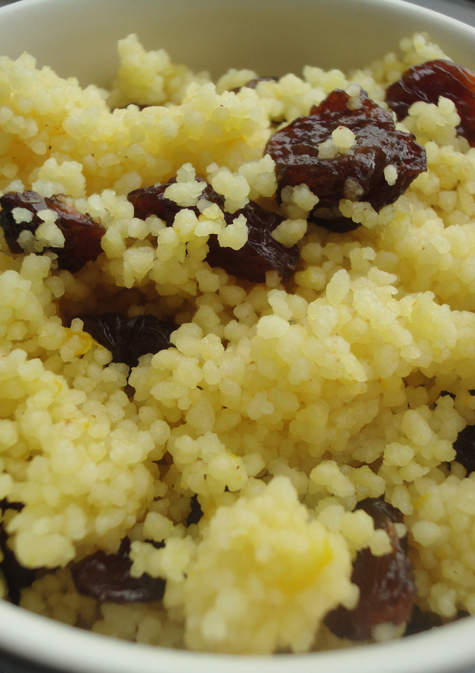 Una foto de Cous-cous de naranja con pasas
