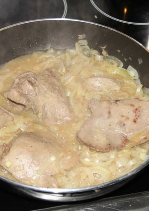 Foto principal de Bifes de hígado encebollados, con arroz