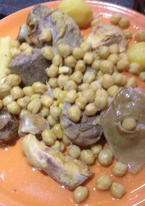 Una foto de Cocido y ropa vieja