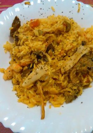 Una foto de Arroz con setas y calamares 