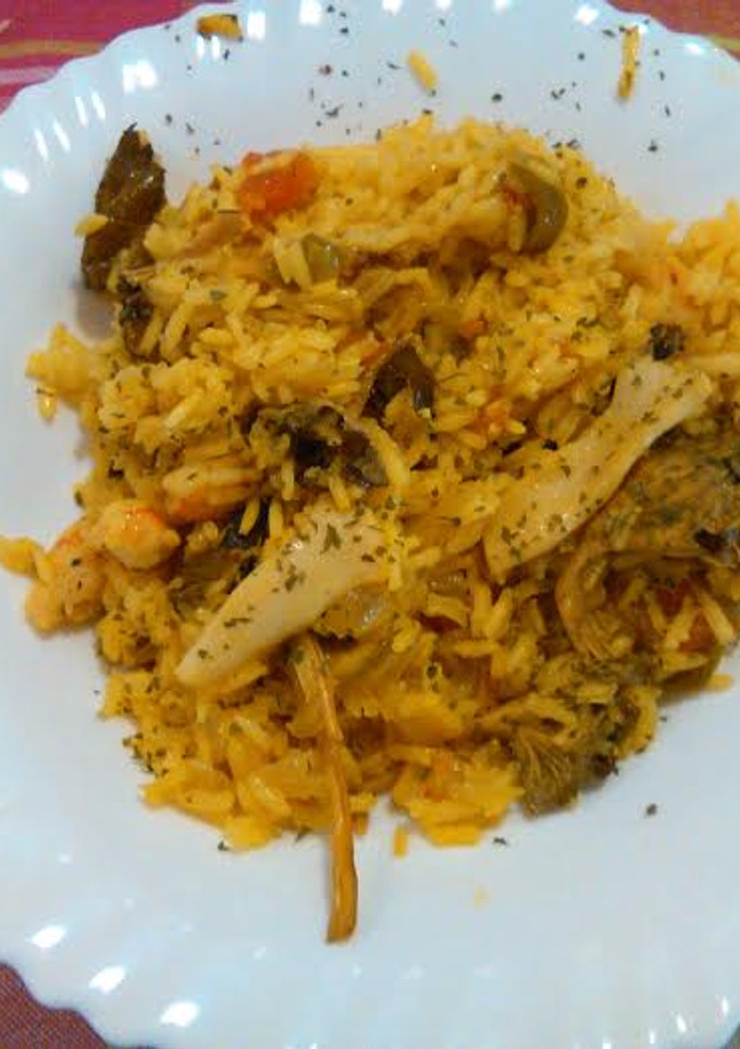 Una foto de Arroz con setas y calamares 