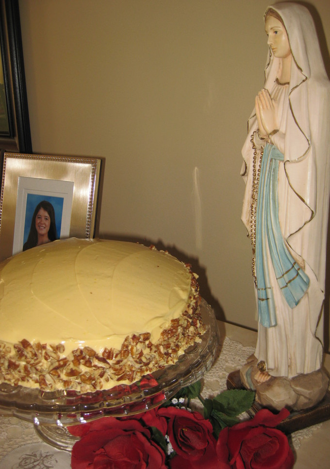 Una foto de Cake de Nuestra Señora de Lourdes