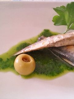Una foto de Tapa de Sardinas en conserva en aceite de perejil