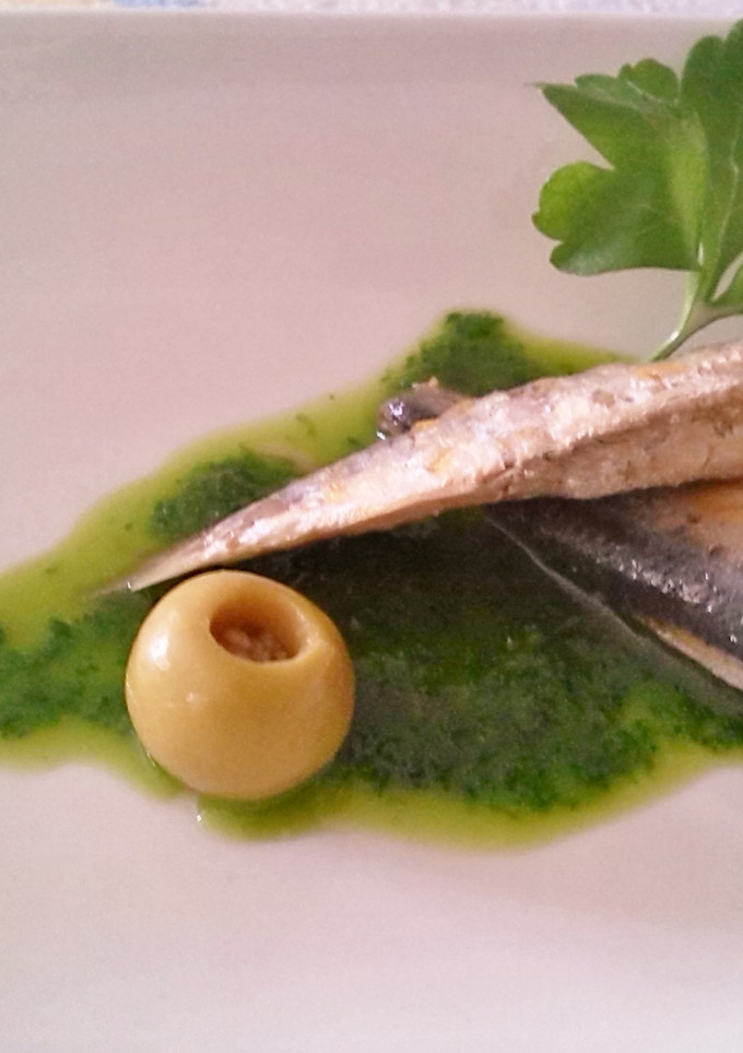 Una foto de Tapa de Sardinas en conserva en aceite de perejil