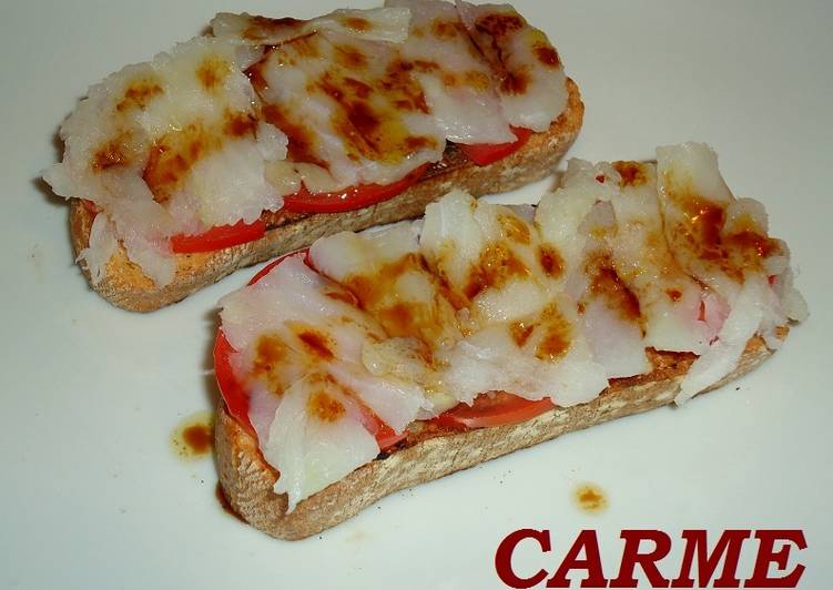 Tostada de carpaccio de bacalao y tomate