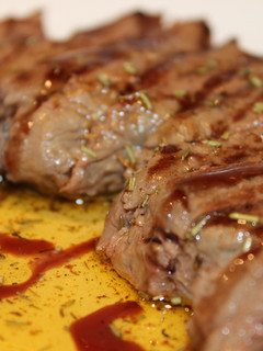 Una foto de Tagliata a las hierbas