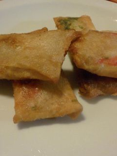 Una foto de Harumakis (spring rolls)