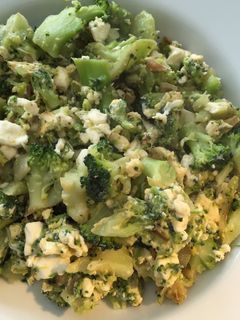 Una foto de Revuelto de brócoli con queso fresco