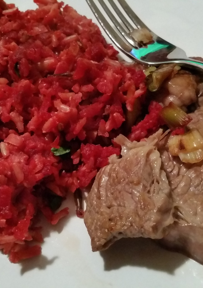 Una foto de Arroz rojo con verduras