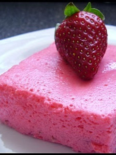 Una foto de Bavarois de frutilla