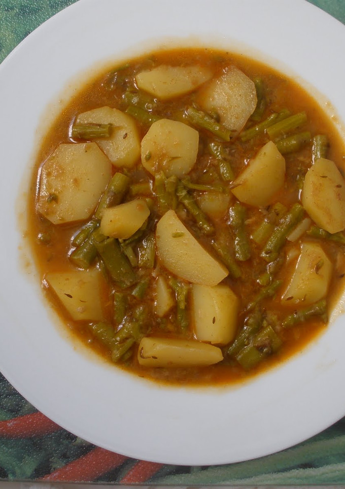 Una foto de PATATAS GUISADAS CON ESPARRAGOS