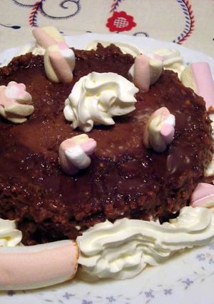 Una foto de Tarta de turrón de chocolate