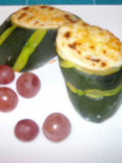 Una foto de Calabacines rellenos de salchichas