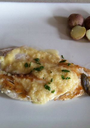 Una foto de Lubina con salsa de limón y miel