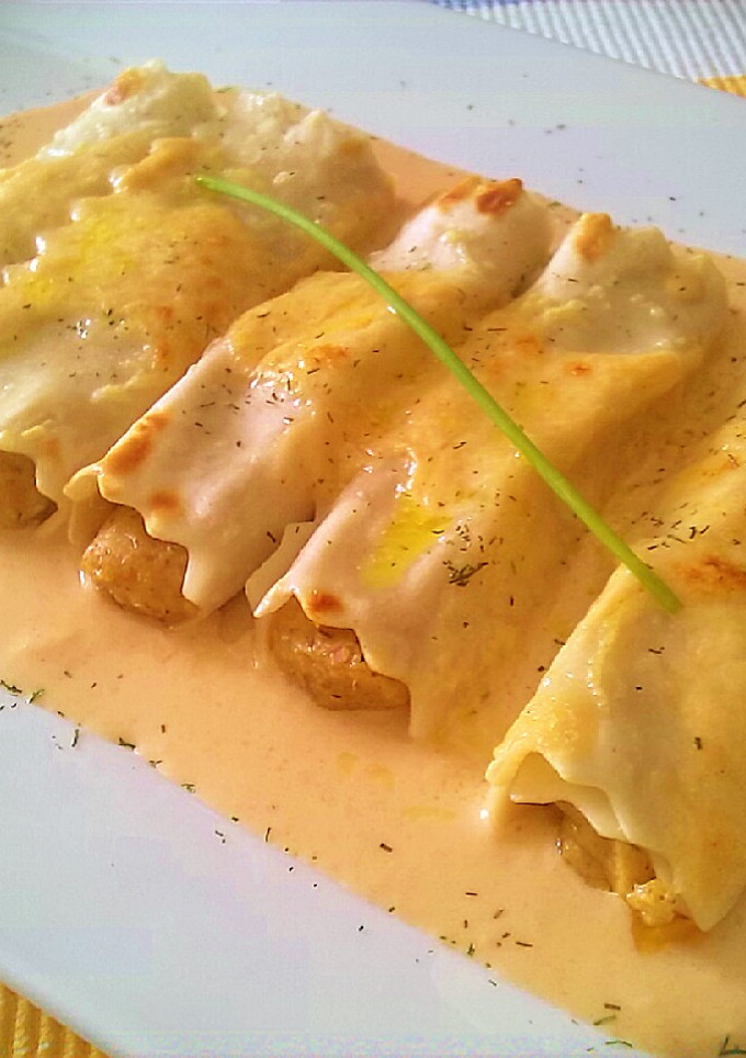 Una foto de Canelones rellenos de Langostinos y Setas variadas