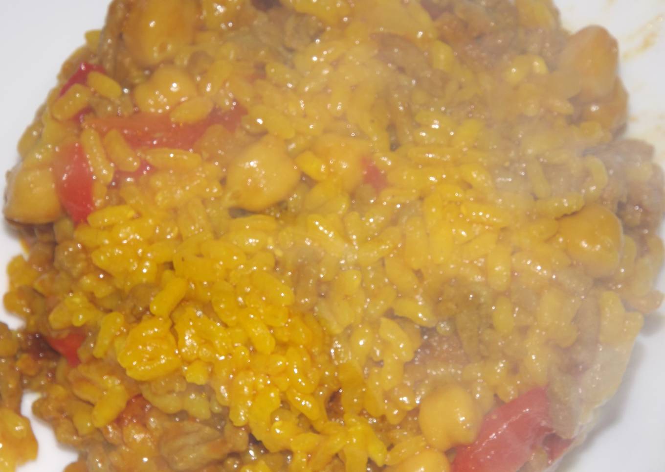 Paella de carne picada