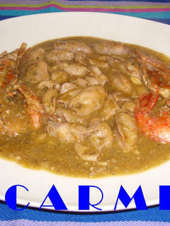 Una foto de Chipirones y gambas con salsa de avellanas