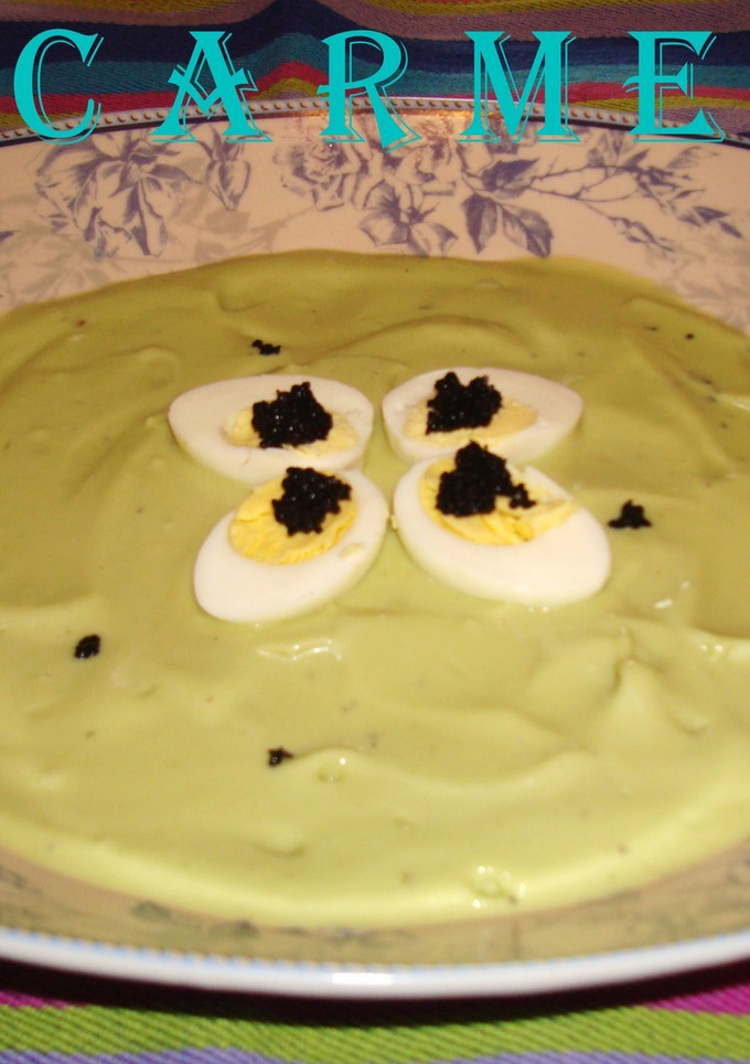 Una foto de Crema suave de aguacate