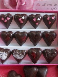 Una foto de Dulces corazones de chocolate