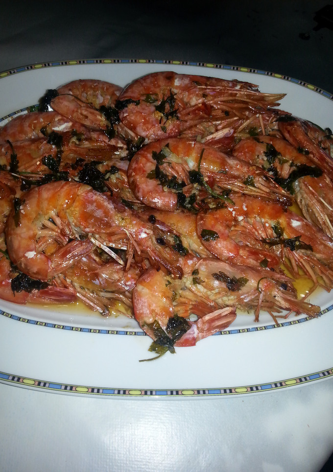 Una foto de Gambón al horno con ajo y perejil
