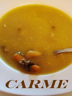 Una foto de Sopa de mejillones y carne