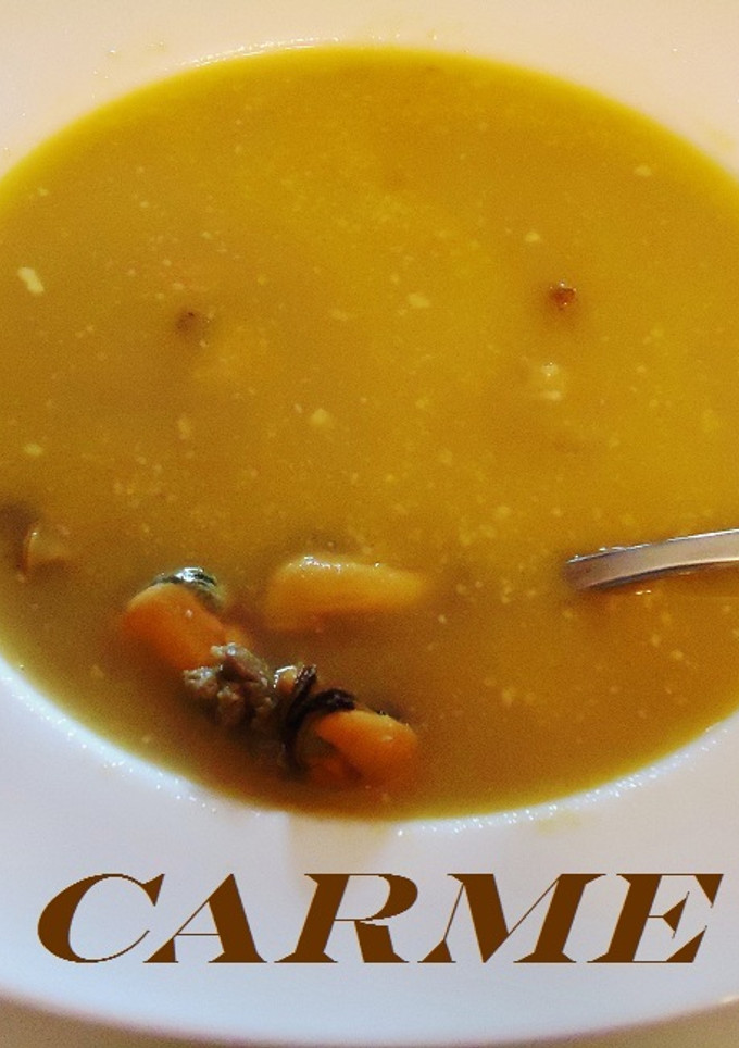 Una foto de Sopa de mejillones y carne