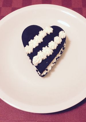 Foto principal de Milhojas de chocolate negro crujiente con chantilly de limón y jengibre